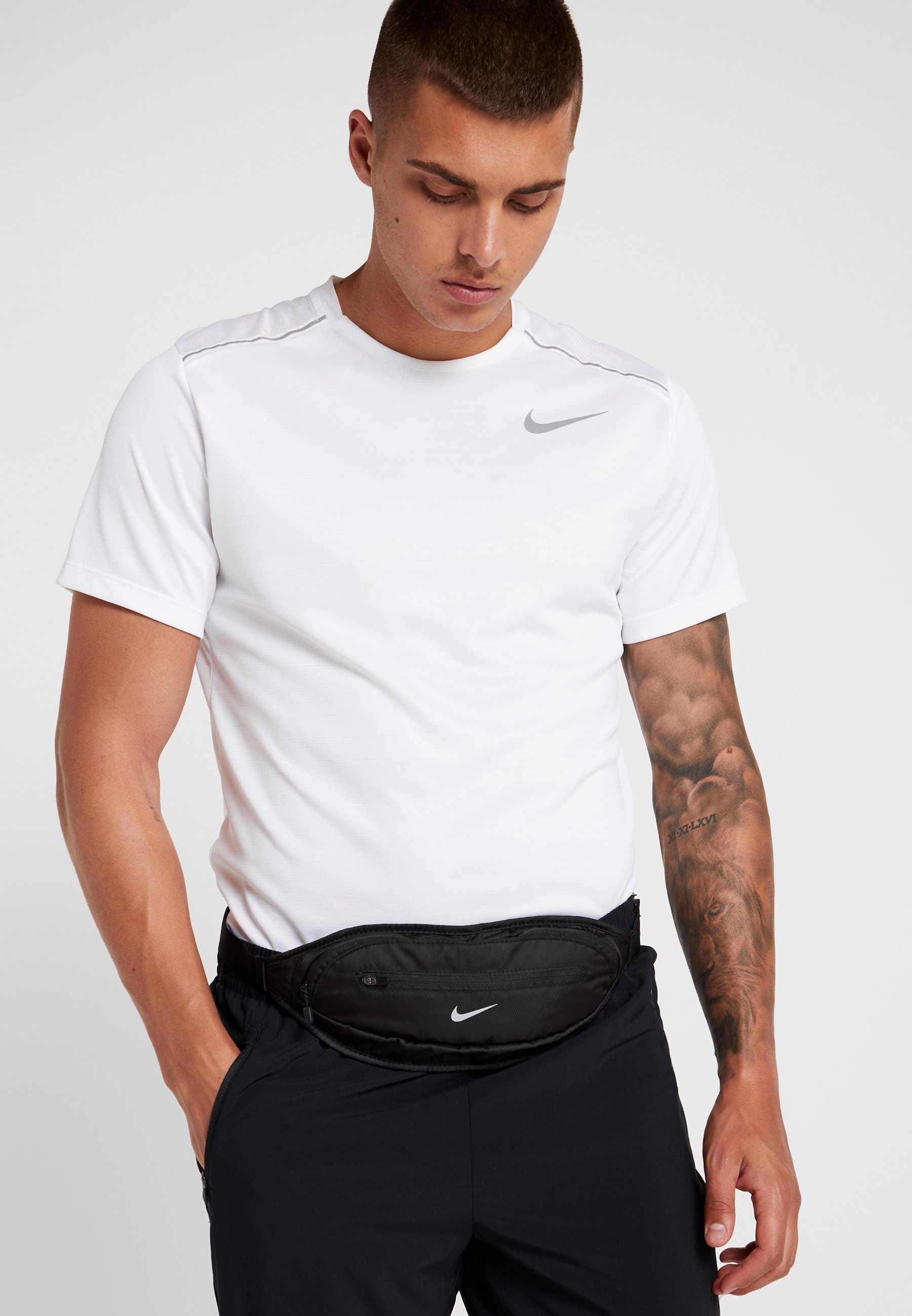 nike capacity waistpack 2.0