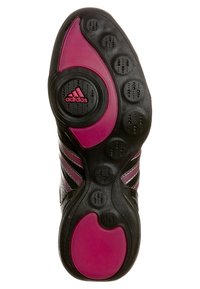 Czarna podeszwa sportowego buta z różowymi akcentami. Posiada teksturowaną powierzchnię, wzory kołowe oraz wyraźne czarne logo Adidas.