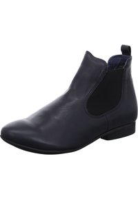 Bottine Chelsea en cuir bleu marine avec des panneaux élastiques sur les côtés, bout pointu et semelle plate en caoutchouc. Texture lisse avec un minimum de détails de couture.