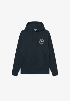 Felpa blu navy realizzata in misto cotone, dotata di tasca frontale, cappuccio regolabile con cordino e logo circolare con il design "Wood Wood Copenhagen 2002".