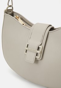 Valentino Bags DEJAVU - Torba preko tijela - ghiaccio