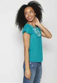 Koroshi SHORT SLEEVE PLEAS - Camicetta - menta   mint