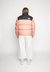 The North Face PLUS 1996 RETRO NUPTSE JACKET - Casaco de penas - rose dawn