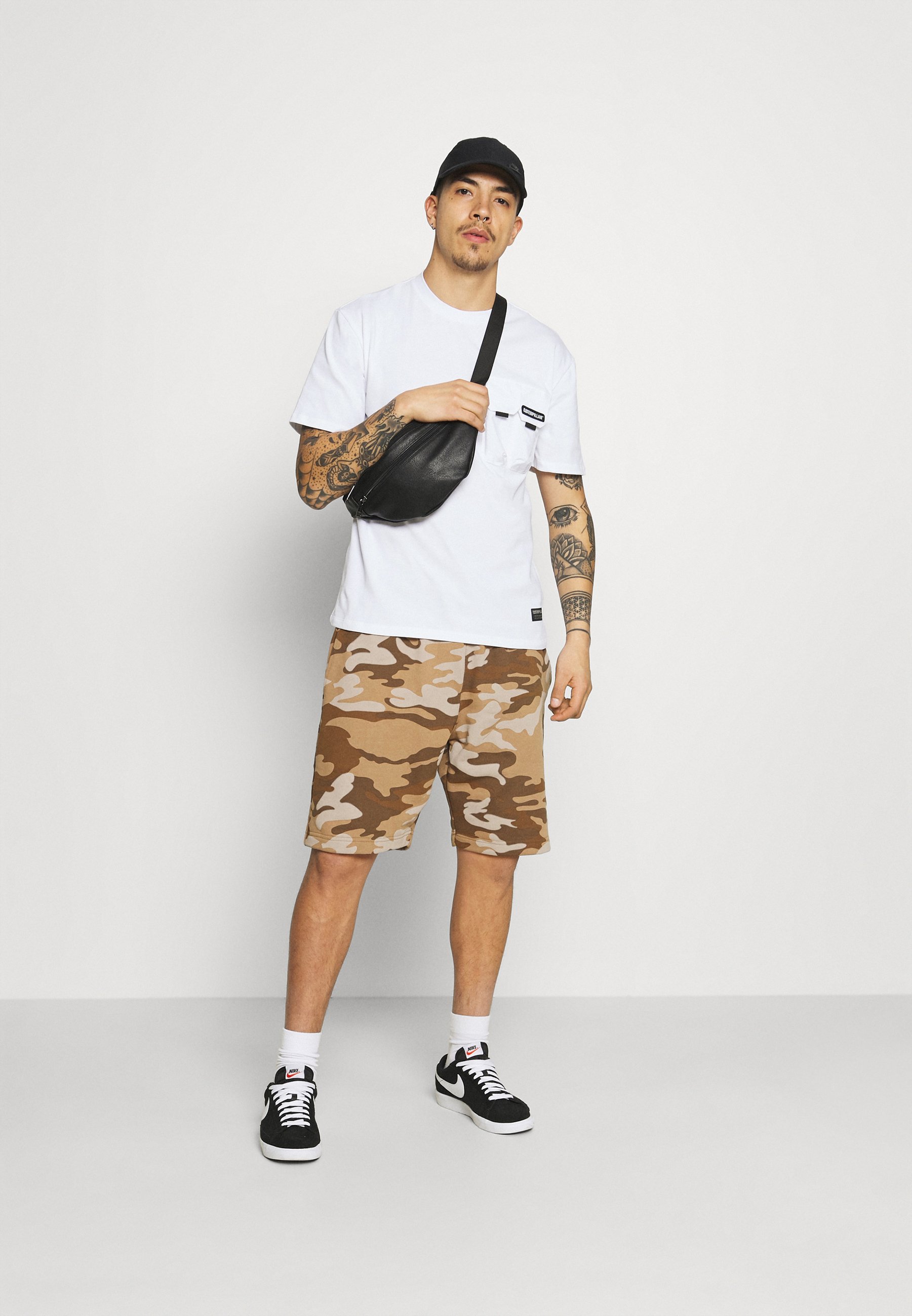 white pocket t shirts for men