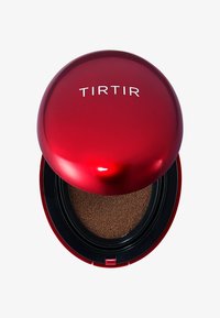 Boîtier compact rouge à finition brillante, avec une base noire et un applicateur en éponge. Le couvercle porte l'inscription "TIRTIR" en lettres blanches.