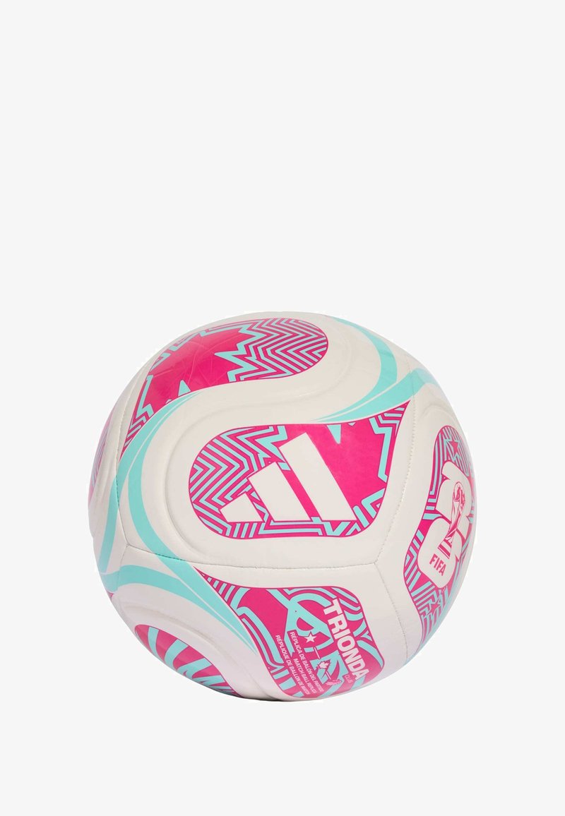Biely futbalový lopt s ružovými a tyrkysovými geometrickými vzormi, s logom Adidas a značením FIFA, s hladkým textúrovaným povrchom.