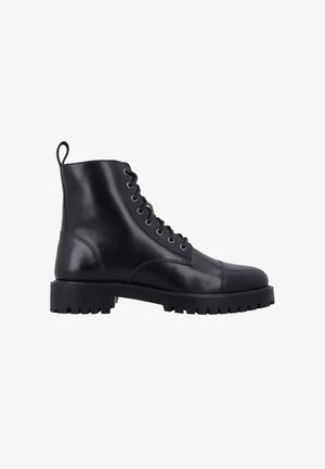 Schwarze Leder-Ankle-Boots mit runder Zehenform, Schnürdesign und robustem Profil. Verfügt über einen Ziehriemen an der Ferse für einfaches An- und Ausziehen.