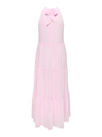 Jasnoróżowa, bezrękawnikowa sukienka maxi z wielowarstwową spódnicą i wiązaniem kokardy przy dekolcie.