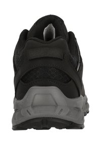 Musta urheilukenkä, jossa on verkko- ja synteettisiä materiaaleja. Kenkässä on pehmustettu nilkkapanta, nauhoituslenkki ja kuvioitu harmaa kumipohja.