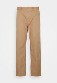 Proste spodnie khaki wykonane z tkaniny bawełnianej z dodatkiem innych włókien, wyposażone w zapięcie na guziki z przodu oraz szlufki na pasek. Gładka faktura, bez widocznych wzorów.