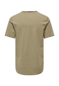 Kurze Ärmel, Rundhals-T-Shirt aus leichtem beigefarbenem Baumwollstoff mit simplem Design, abgerundetem Saum und flachen Nähten für eine glatte Textur.