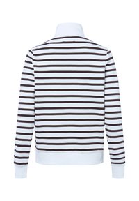 Biała i brązowa bluzka z paskami, z wysokim kołnierzem, ściągaczami przy rękawach i na dole, wykonana z miękkiego materiału, z równomiernymi paskami na całej powierzchni.