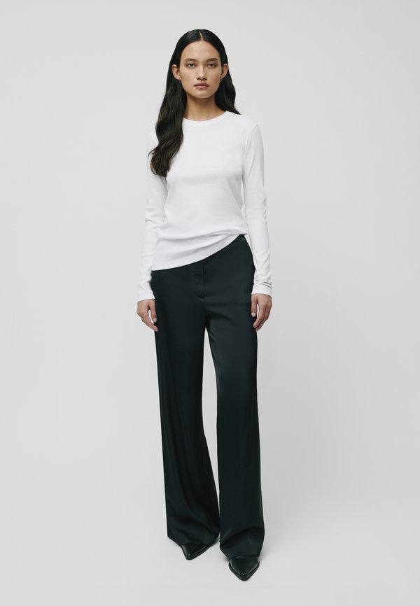 KOLLINA - Long sleeved top - helles weiß