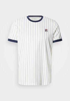 Wit T-shirt met korte mouwen en marineblauwe verticale strepen, met een contrasterende marineblauwe geribde kraag en mouwen, en een klein geborduurd logo op de borst.