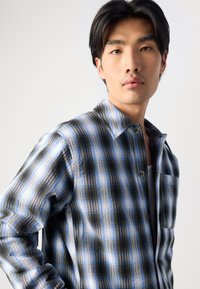 Scotch & Soda CHECK PADDED OVERSHIRT - Light jacket - thyme / blue bonnet shadow