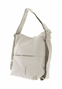 Sac à bandoulière en tissu beige avec surface texturée, sangle ajustable, fermeture éclair et poche avant avec détails de logo.