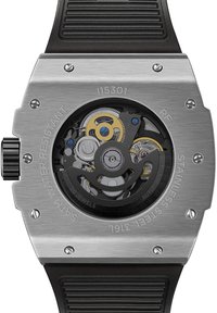 Automatisch horloge met een transparante achterkant die ingewikkelde tandwielen toont, een behuizing van roestvrij staal, een zwarte rubberen band en een waterdichtheidsmarkering.