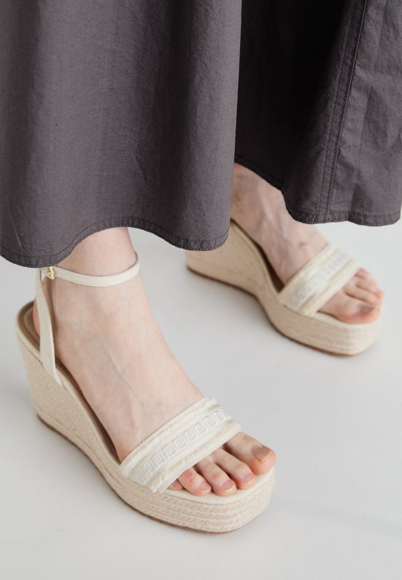 ALDO Sandalen met sleehak wit