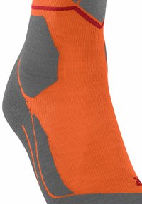 Szare i pomarańczowe skarpety sportowe z wzmocnioną piętą, meshową strukturą dla lepszej wentylacji oraz kontrastowym przeszyciem dla zwiększenia trwa�łości.