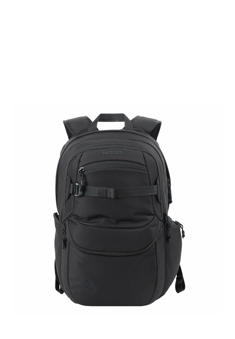 Sac à dos noir en tissu durable, doté de plusieurs compartiments zippés, de bretelles rembourrées et d'une poignée de transport sur le dessus.