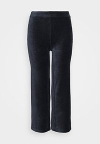 Marinblå velourbyxor med rak bendesign, som har en slät textur och diskret märkning på midjebandet.