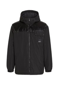 Must must jacket läikiva ülemise osaga, reguleeritava kapuutsiga, ees oleva tõmblukuga ja küljetaskutega. Omab elastseid mansette ja logotähist.