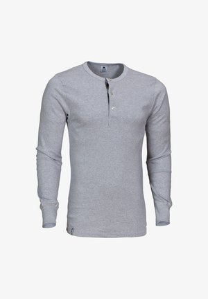 Graues Langarm-Henley-Shirt aus weichem Baumwollstoff, mit rundem Ausschnitt, Knopfleiste mit drei Knöpfen und einem kleinen Logo-Tag am Saum.
