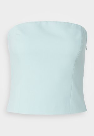 Haut sans manches bleu clair en tissu lisse, présentant un design ajusté et un décolleté droit. Fermeture à glissière sur le côté pour un enfilage facile.