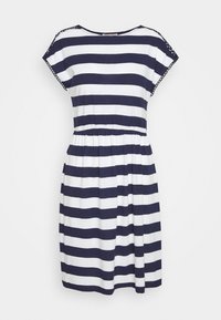 Sukienka w paski w granatowo-białe poziome paski, z krótkimi rękawami, wcięciem w talii i koronkowym wykończeniem rękawów.