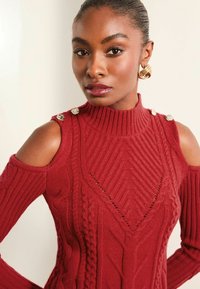 Lipsy REGULAR FIT - COLD SHOULDER CABLE  - Svetr - red