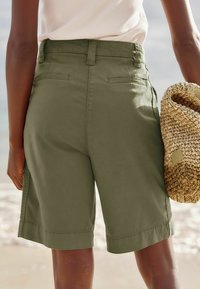 Next REGULAR FIT - Šorti - khaki green