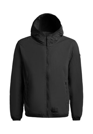 Zwarte capuchonjas met een ritssluiting aan de voorkant, twee zijzakken met rits, elastische manchetten en een klein vierkant merklabel bij de zoom.