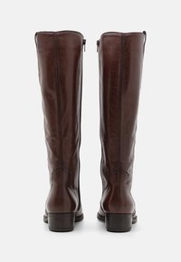 Gabor Botas - teak