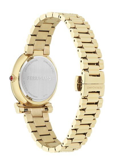 Aranyszínű rozsdamentes acél karóra kerek tokkal, zafírkristállyal és texturált láncszemes szíjjal. A korona piros díszítéssel rendelkezik.