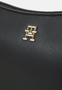 Tommy Hilfiger STAPLE CROSSOVER - Cross body bag - black