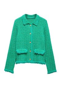 Grüne Tweedjacke mit Kragen, Fransenbesatz, zwei Fronttaschen und goldenen Knöpfen. Die strukturierte Stoffqualität verleiht Tiefe und Detail.