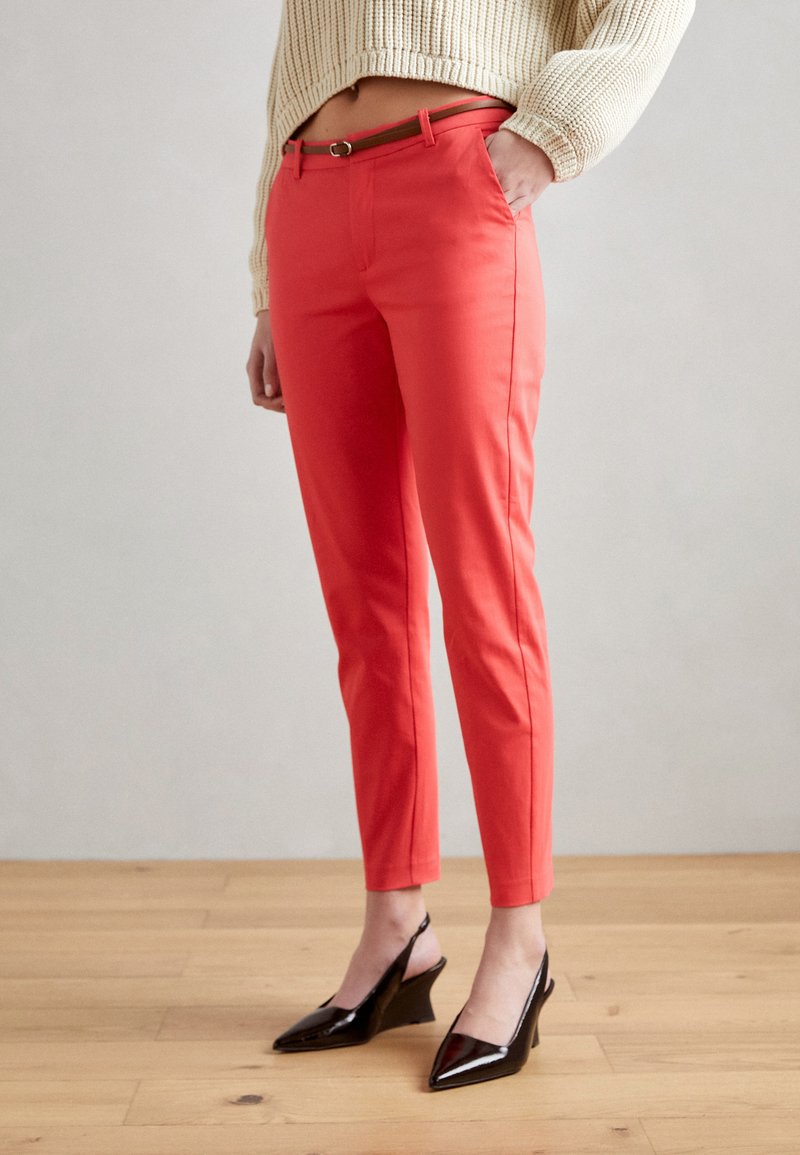b.young DAYS CIGARET PANTS - Chino hlače - cayenne