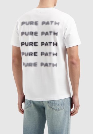 White cotton t-shirt featuring a repeated graphic text “PURE PATH” in black and gray on the back. Crew neckline, short sleeves, relaxed fit.