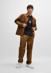 HUGO RENAR - Chinos - brown two