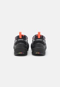 Salewa WILDFIRE EDGE - Pantofi drumeție - alloy/black
