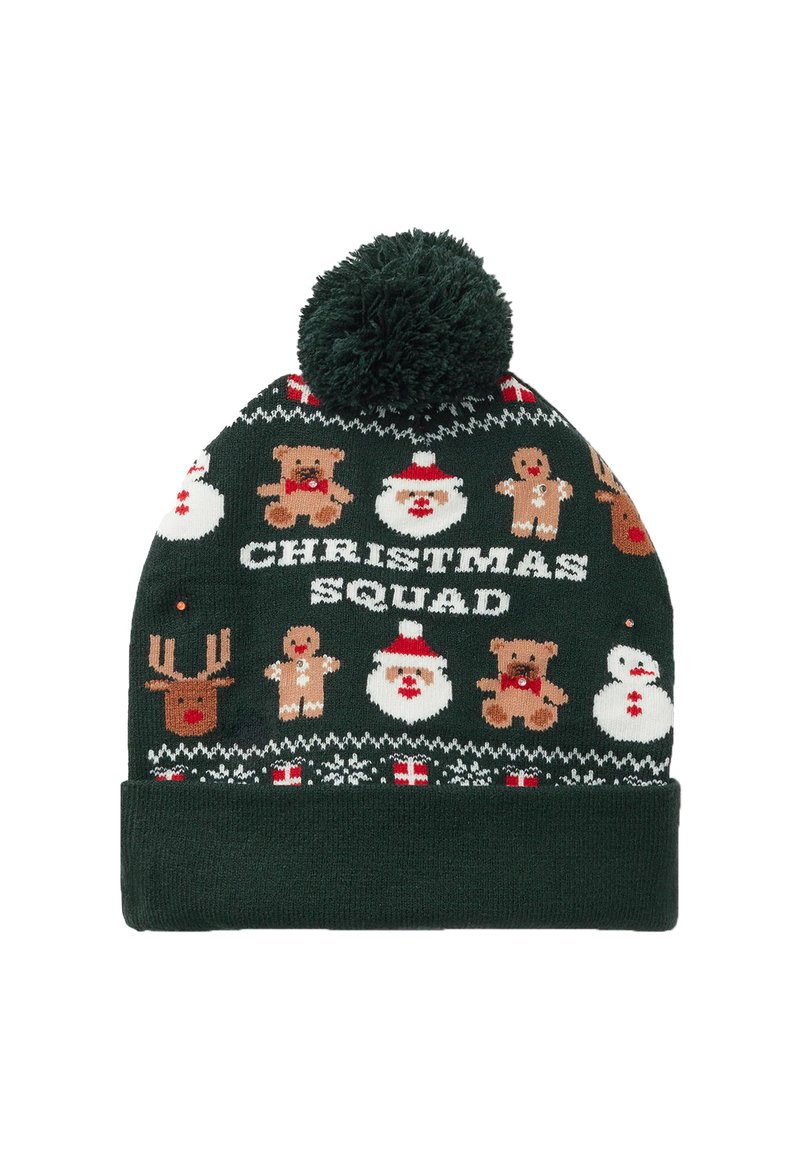 Ciemnozielona dzianinowa czapka z wesołymi wzorami niedźwiedzi, bałwanków, reniferów i piernikowych ludzików, z pomponem na czubku.