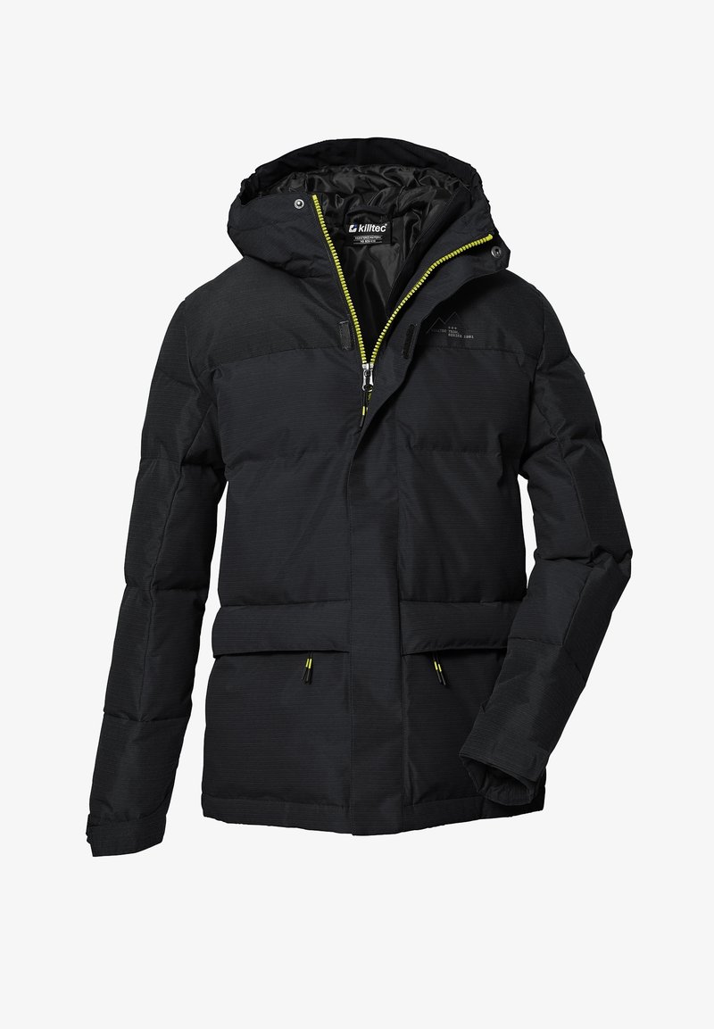 Sort isoleret jakke lavet af struktureret materiale. Har en hætte, lynlåslukning foran og gule lynlåsdetaljer. To frontlommer inkluderet.