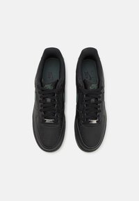 Nike Sportswear AIR FORCE 1 '07 - Tenisky - black/vintage green