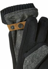 Zwarte en grijze handschoenen van gestructureerde stof, met een geribde manchet en een bruine band met drukknoopsluitingen voor een verstelbare pasvorm.