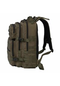 Mochila táctica de color verde oliva con múltiples compartimentos con cremallera, correas ajustables y tejido reforzado para la sujeción de equipo.