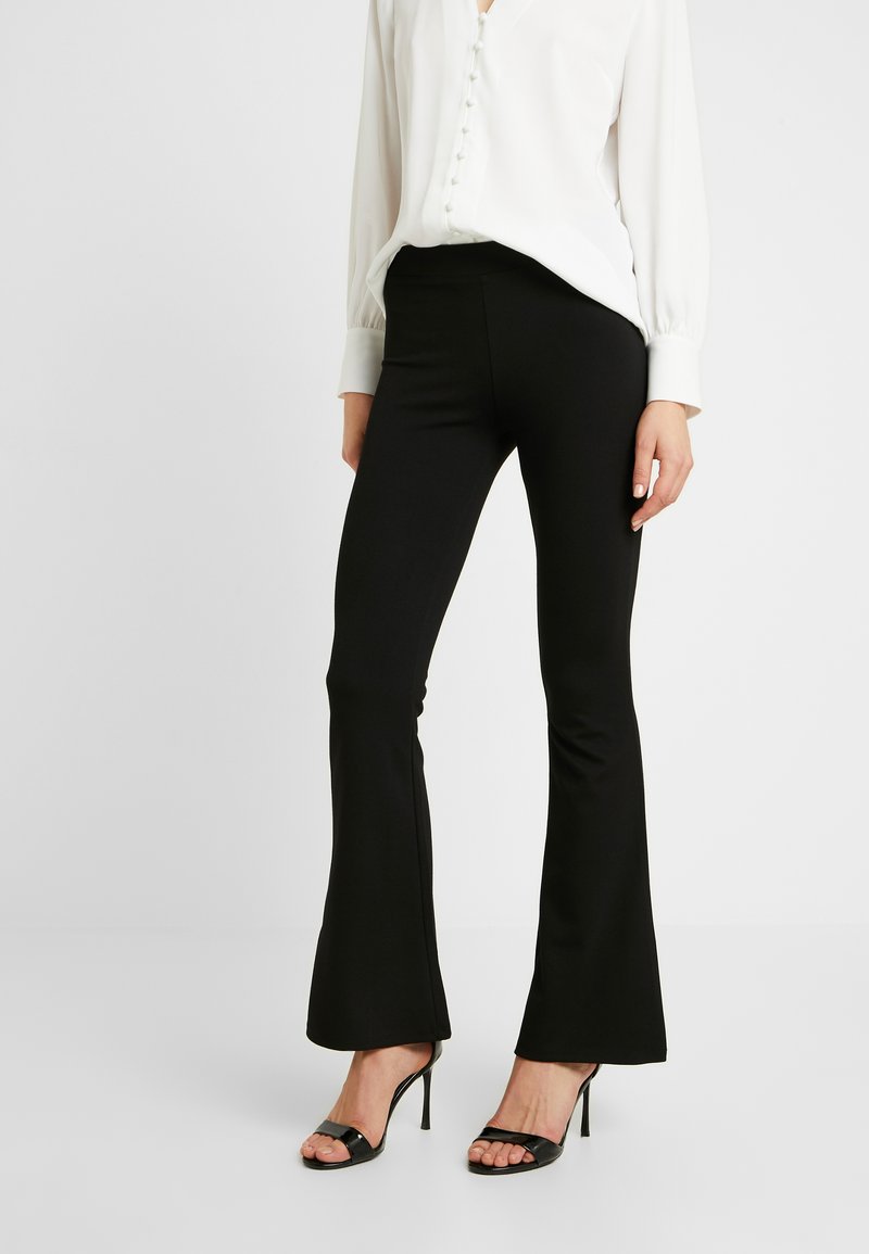 Damen Kleider | Gina Tricot PETRA NORMAL LENGTH Stoffhose black/schwarz - WK69121 Damen Kleider | Gina Tricot PETRA NORMAL LENGTH Stoffhose black/schwarz - WK69121