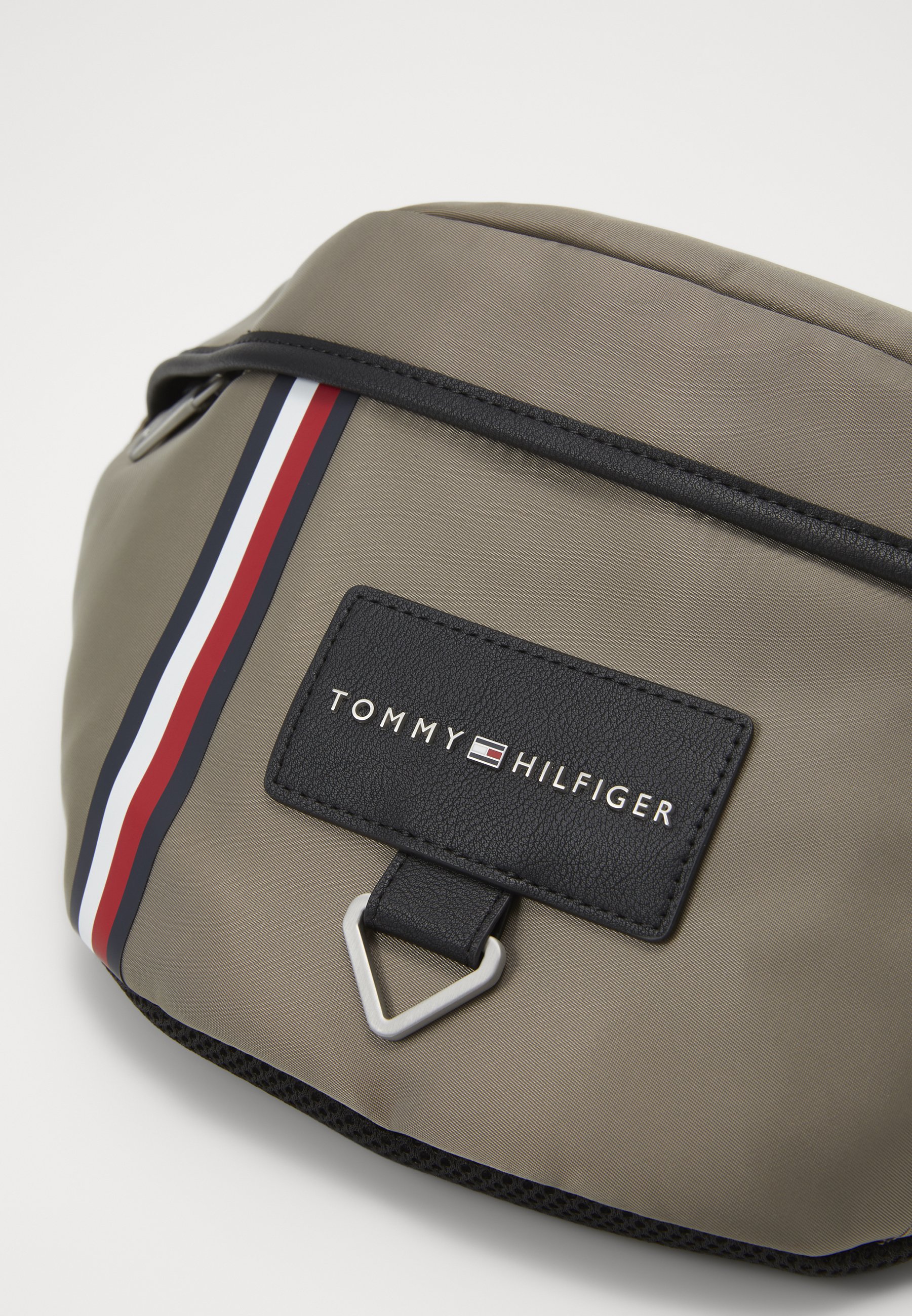 tommy hilfiger side bag