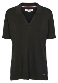 Svart kortärmad pikétröja i bomull, med V-hals, krage med röda och blå ränder, och en liten logotypdetalj på sidan.