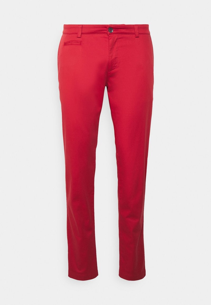 Pantalons en coton mélangé rouge avec une coupe slim, dotés d'une poche arrière unique et d'un bouton de fermeture à l'avant, texture lisse et jambes droites.