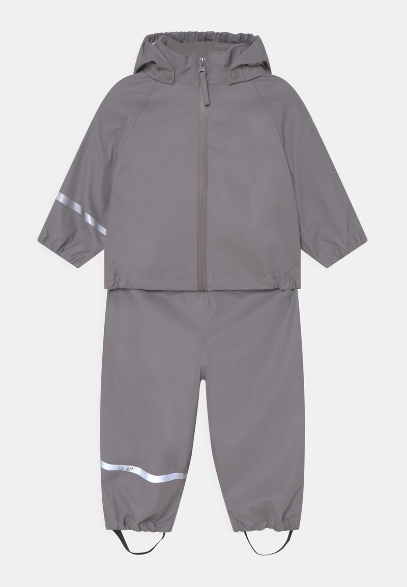 Grijze waterdichte regenpak met een capuchon, elastische boorden en reflecterende strips. Inclusief een jasje met rits en bijpassende broek.